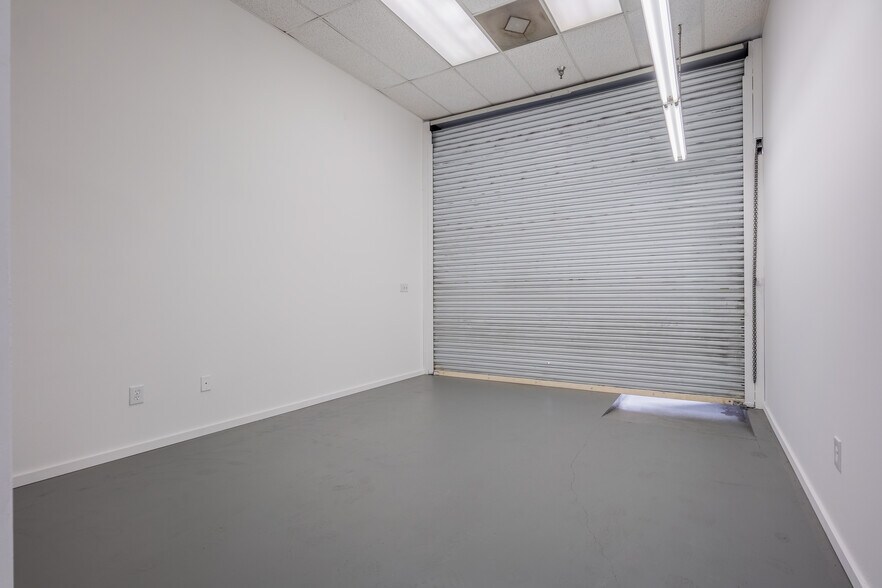More Photos Of 1212 S San Pedro St, Los Angeles Storefront Retail Office For Lease