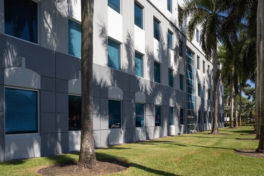 More Photos Of 9850 NW 41st St, Doral Unknown For Lease