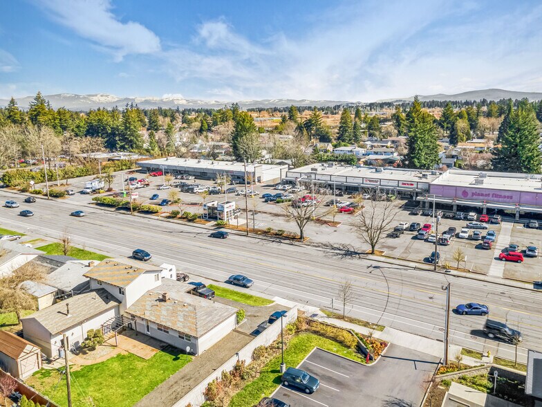 More Photos Of 2236-2400 SE 182nd Ave, Portland Freestanding For Sale