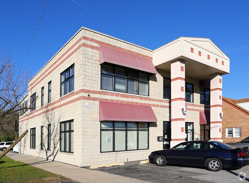 Primary Photo Of 2424 Grand Ave, Waukegan Coworking Space