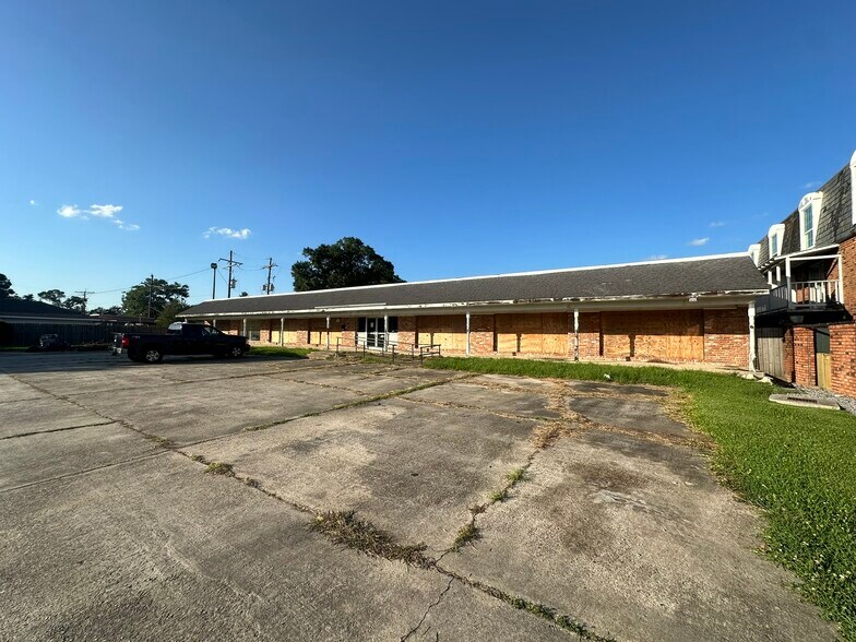 More Photos Of 650 Wooddale Blvd, Baton Rouge Movie Radio TVStudio For Sale