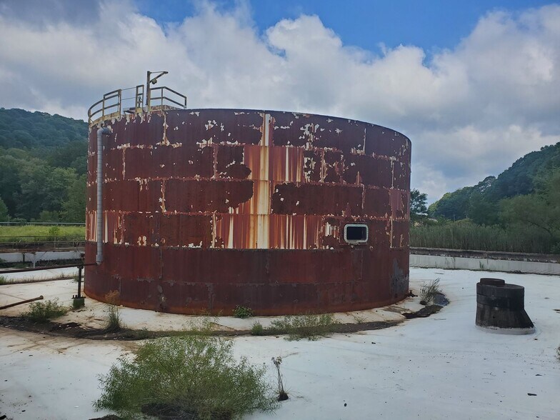 More Photos Of 587 N Seneca St, Oil City Chemical Oil Refinery For Sale