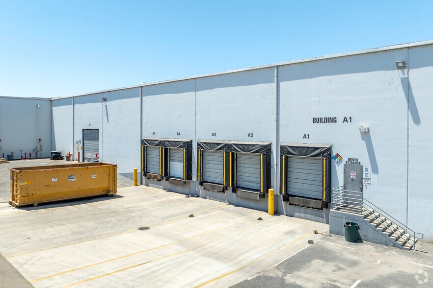 More Photos Of 3146 S Chestnut Ave, Fresno Warehouse For Lease