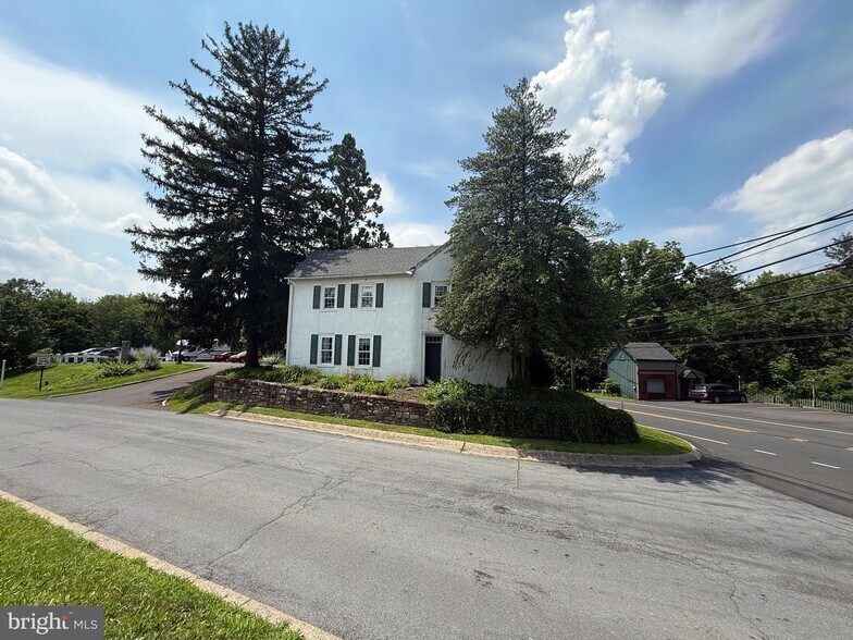 More Photos Of 10 Beulah Rd, New Britain Office For Sale