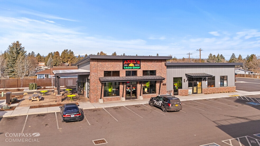 More Photos Of 21185 Reed Market Rd, Bend Storefront Retail Office For Lease