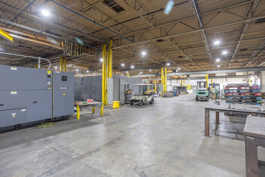 More Photos Of 4700 S Edgewood Ter, Fort Worth Distribution For Lease