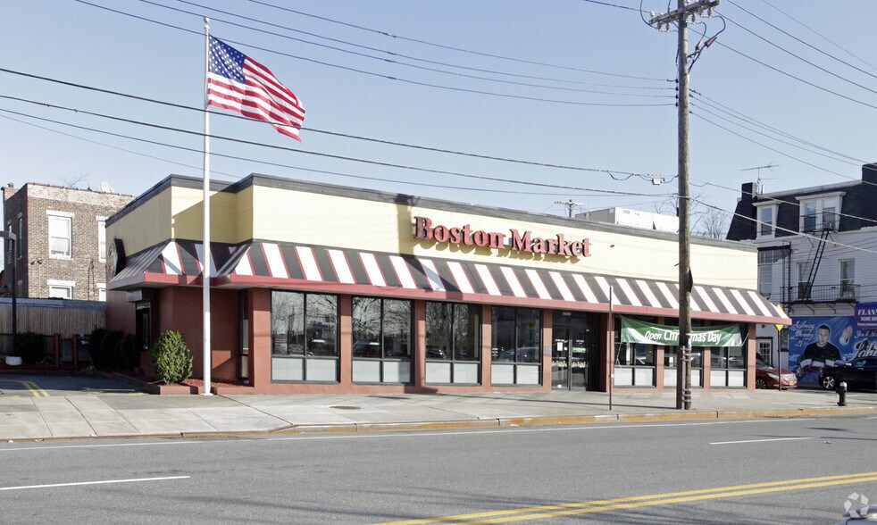 Primary Photo Of 3371 E Tremont Ave, Bronx Restaurant For Lease