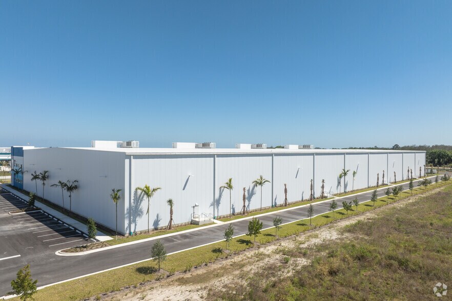 More Photos Of 2701 SW Waterside Way, Stuart Refrigeration Cold Storage For Sale