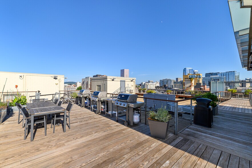More Photos Of 1314 NW Irving St, Portland Apartments For Sale