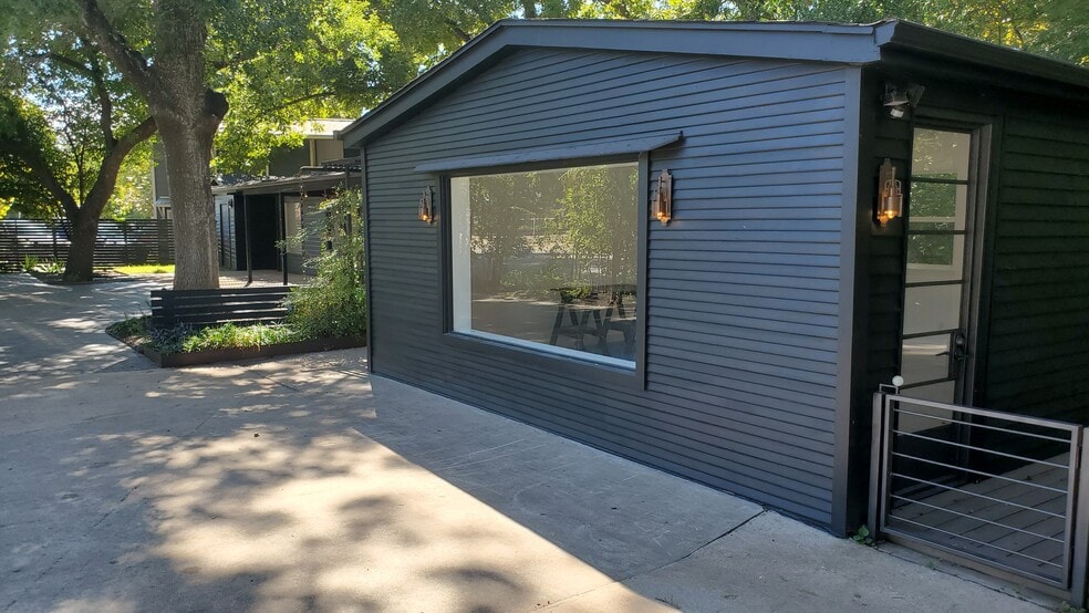 More Photos Of 1405 E 38th 1/2 St, Austin Office For Lease