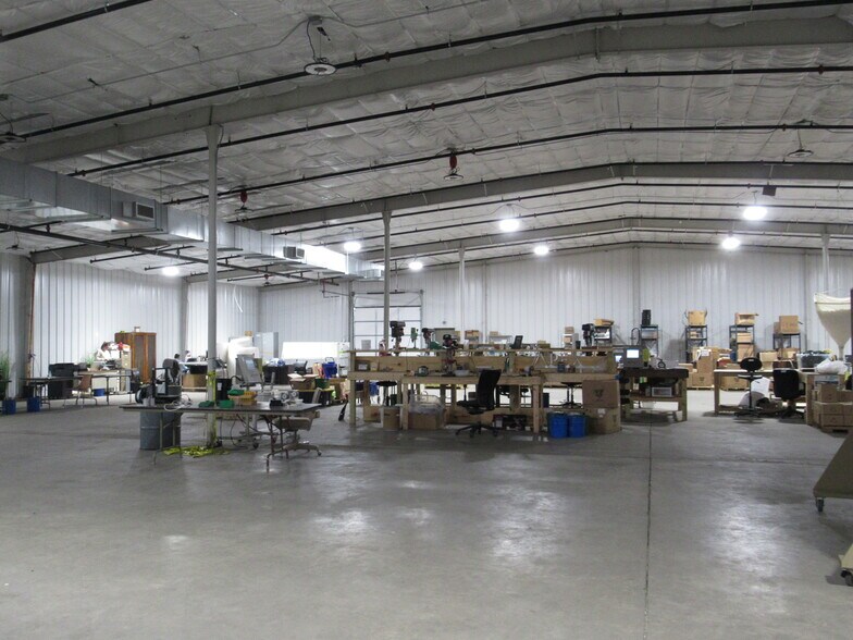 More Photos Of 549 Yorkville Park Sq, Columbus Warehouse For Lease