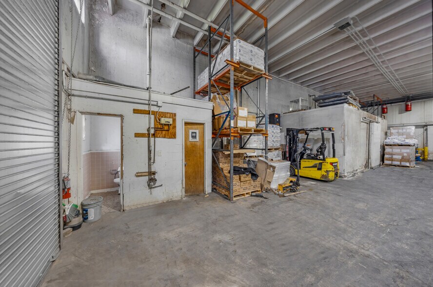 More Photos Of 1996 NW 22nd St, Miami Warehouse For Sale