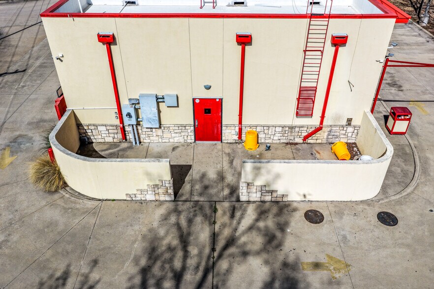 More Photos Of 1014 W Moore Ave, Terrell Restaurant For Sale