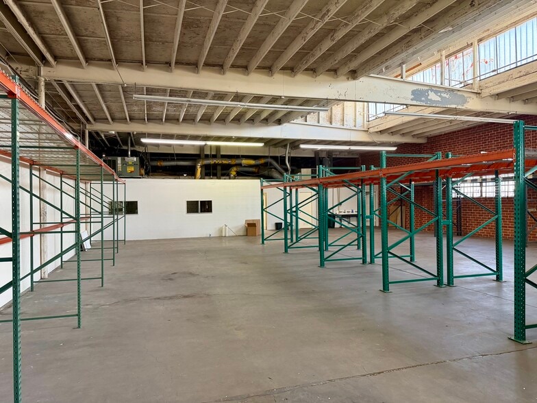 More Photos Of 15100 S Broadway, Gardena Warehouse For Lease