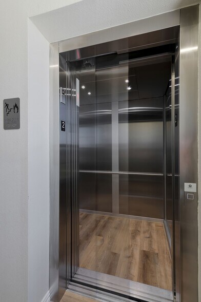 More Photos Of 950 N Main St, Keller Medical For Lease