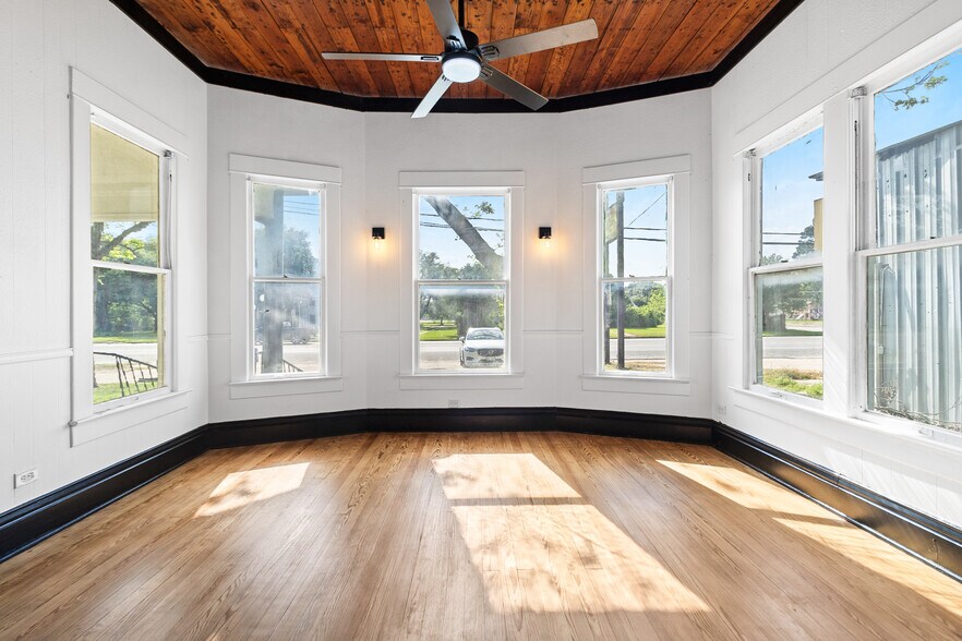More Photos Of 327 S Robb St, Trinity Specialty For Sale