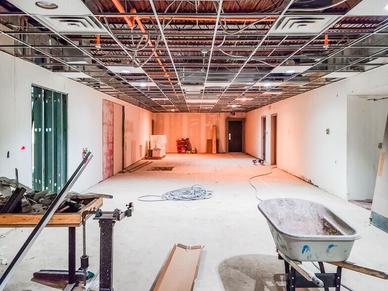 More Photos Of 2828 S 82nd Ave, Omaha Showroom For Sale