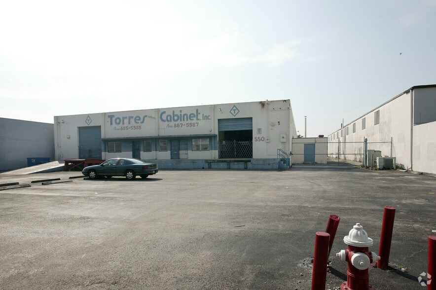 More Photos Of 540-550 W 20th St, Hialeah Warehouse For Lease