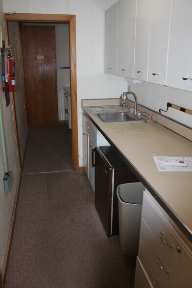 More Photos Of 129 E Locust St, Dekalb Office For Sale