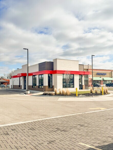 More Photos Of 1401 Lee St, Des Plaines Fast Food For Lease