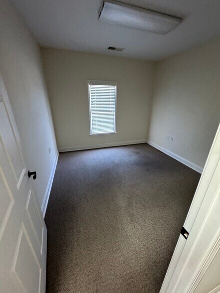 More Photos Of 1000 Loudermilk Dr, Marietta Unknown For Lease