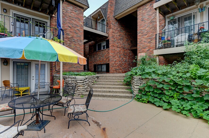 More Photos Of 4030-4038 Clark Ave, Kansas City Apartments For Sale