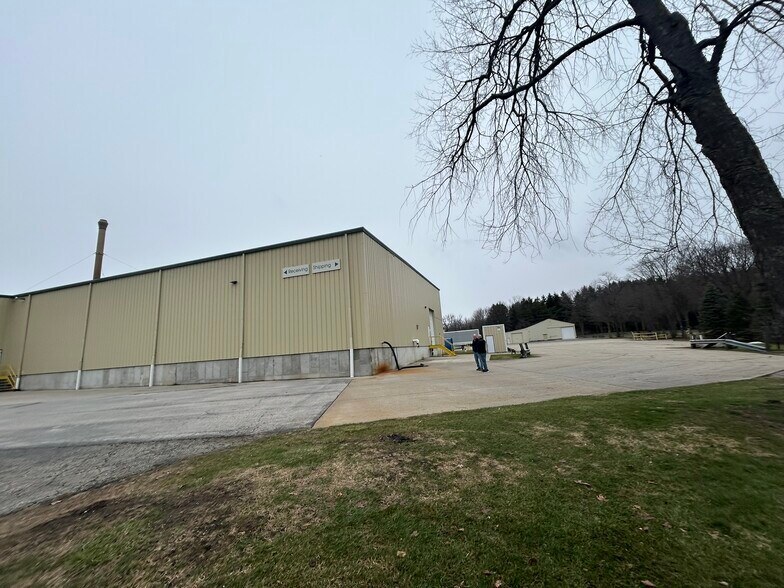 More Photos Of 3340-3350 Main St, Ravenna Light Manufacturing For Sale