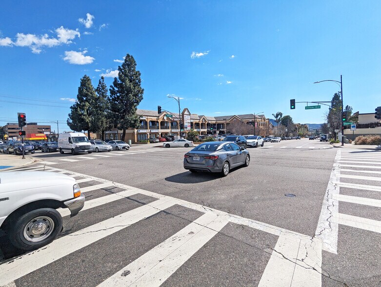 More Photos Of 401 S Glenoaks Blvd, Burbank General Retail For Lease