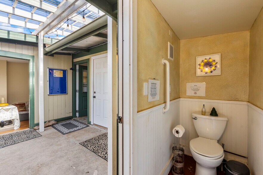 More Photos Of 145 N Market St, Wailuku Storefront Retail Residential For Lease