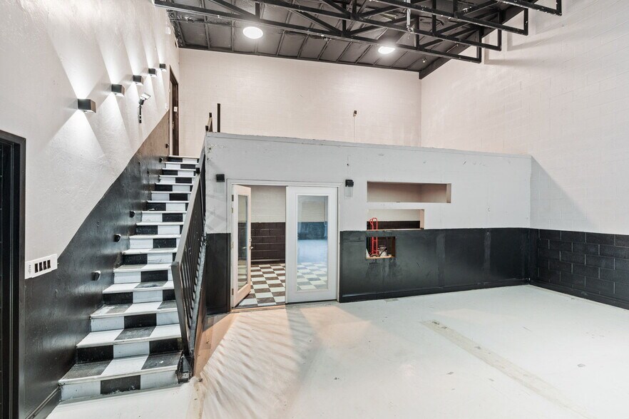 More Photos Of 217 S Ben Maddox Way, Visalia Service For Sale