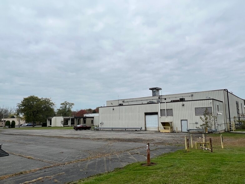 More Photos Of 6 Morrill Pl, Fulton Manufacturing For Sale