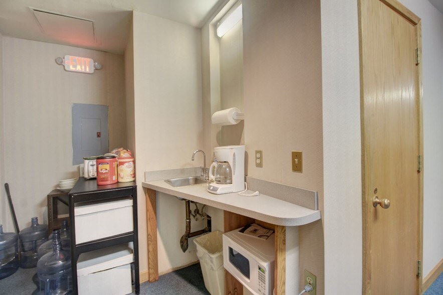 More Photos Of 33 Electric Ave, Fitchburg Medical For Lease