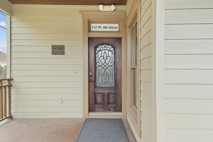 More Photos Of 112 W 4th St, Houston Office Residential For Sale