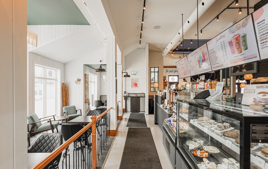More Photos Of 105 Guindon, Saint-sauveur General Retail For Sale
