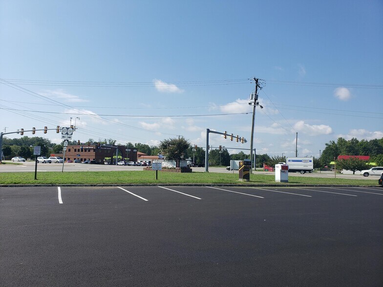 More Photos Of 10350-10374 Leadbetter Rd, Ashland Unknown For Lease