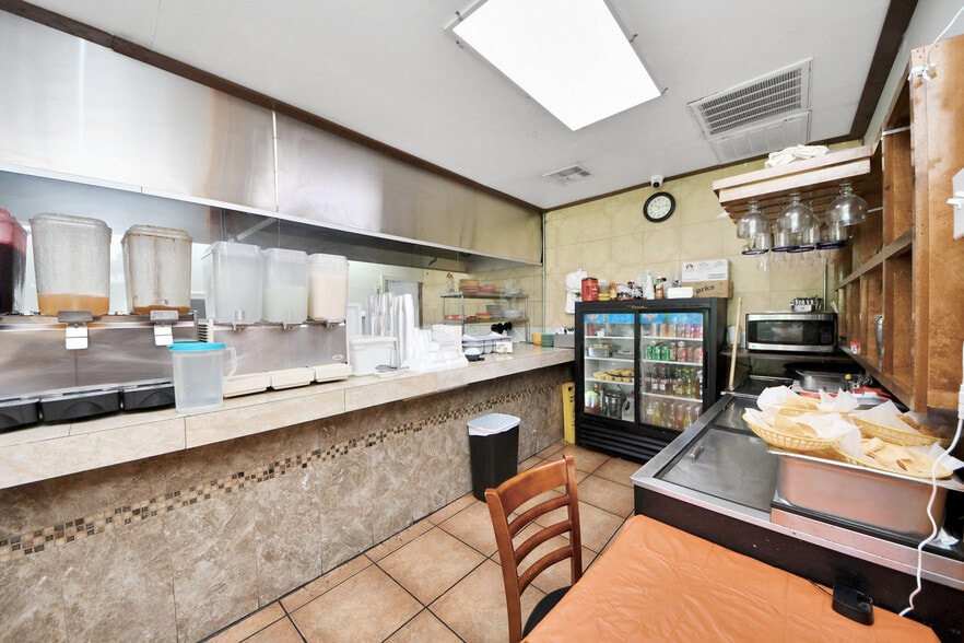 More Photos Of 7626 Clarewood Dr, Houston Restaurant For Sale