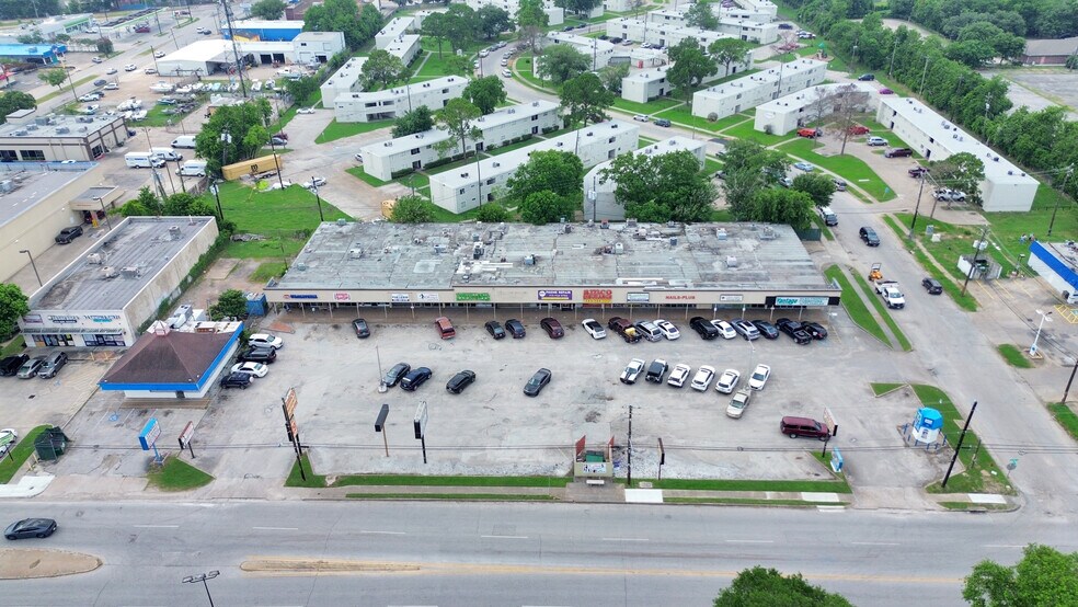 More Photos Of 7040-7058 Lawndale St, Houston Unknown For Lease