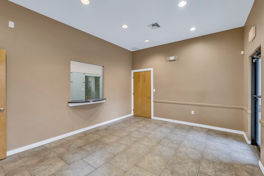 More Photos Of 6531 103rd St, Jacksonville Medical For Lease