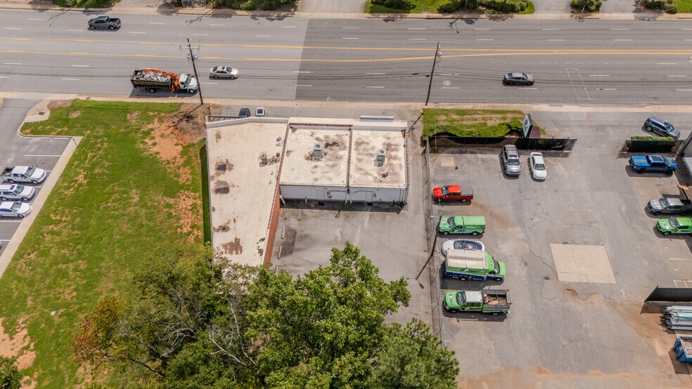 More Photos Of 215 N Pleasantburg Dr, Greenville Office For Sale