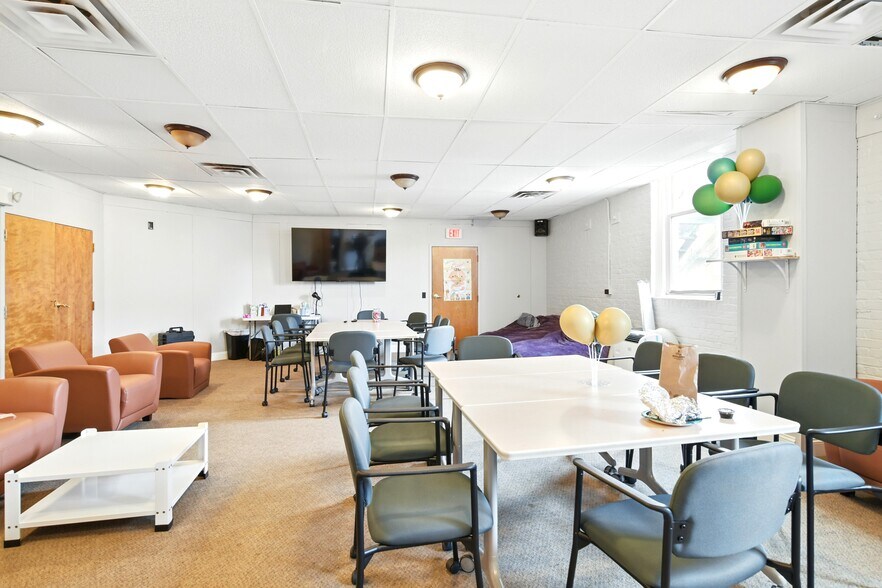 More Photos Of 42 Summer St, Pittsfield Medical For Sale