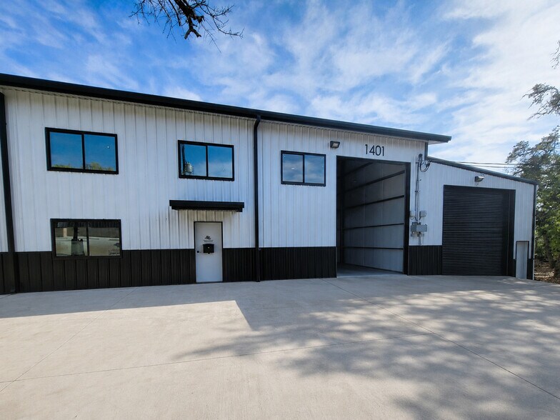 More Photos Of 15210 Fitzhugh Rd, Austin Warehouse For Sale