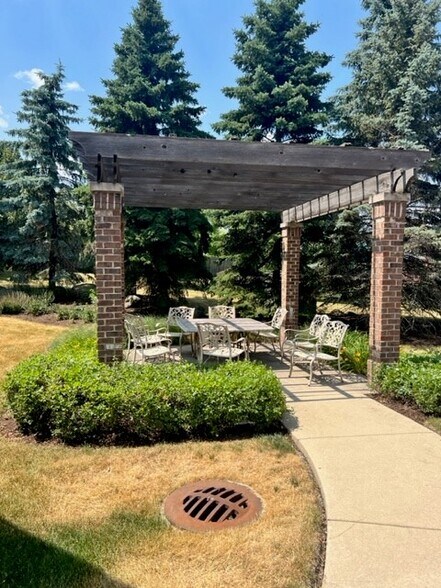 More Photos Of 460 Briargate Dr, South Elgin Medical For Sale