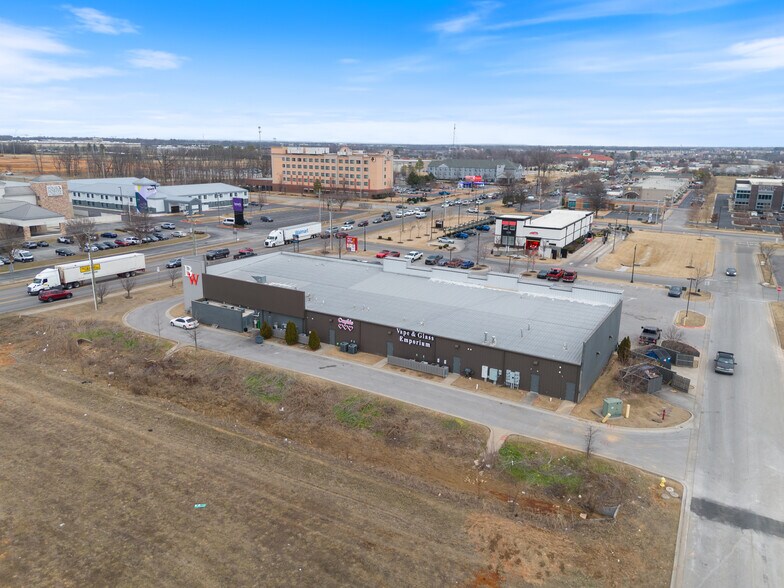 More Photos Of 3600 SE Guess Who Dr, Bentonville Storefront For Lease