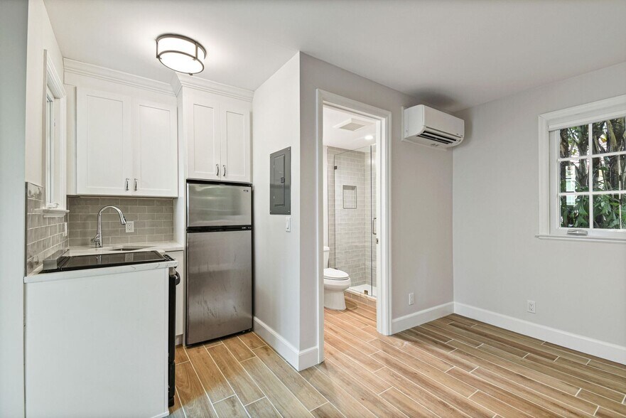 More Photos Of 212 Oleander Ave, Palm Beach Apartments For Sale