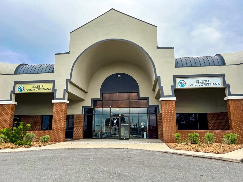 More Photos Of 7530 Bandera Rd, San Antonio Storefront For Lease