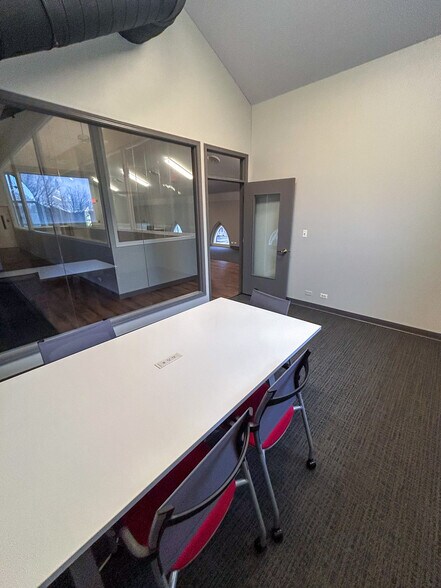 More Photos Of 30 N Lincoln St, Batavia Office For Lease