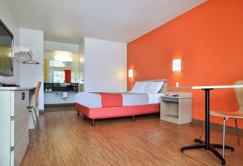More Photos Of 5522 N Pan Am Expy, San Antonio Hotel For Sale