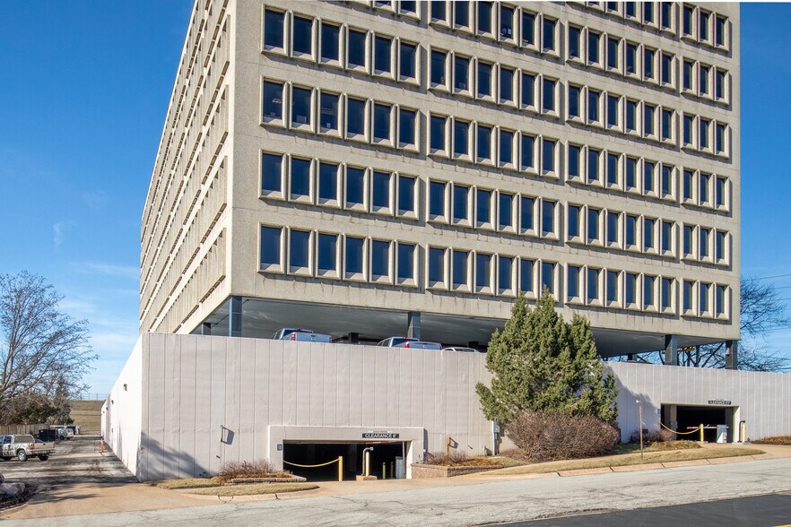 More Photos Of 9666 Olive Blvd, Olivette Office For Lease