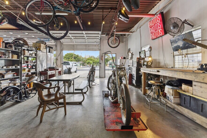 More Photos Of 446 E Highland Blvd, San Antonio Auto Repair For Sale