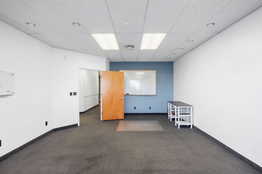 More Photos Of 9119 N 7th St, Phoenix Office For Lease